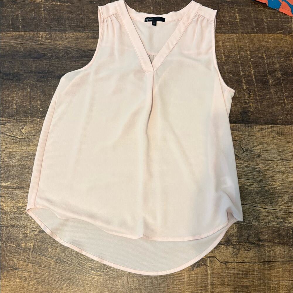 Gibson Light Pink Sleeveless V-Neck Blouse